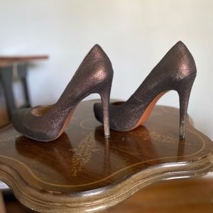 Steve Madden Bronze Platform Pumps
